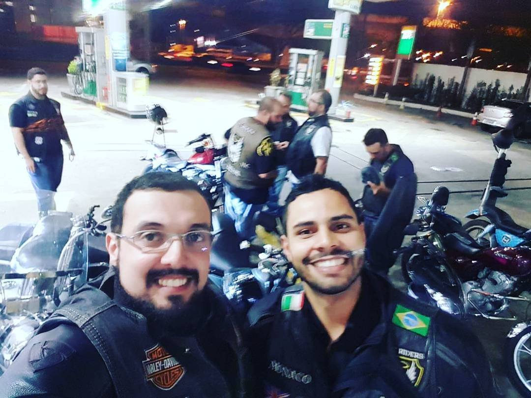 Saindo para entregar as doações arrecadas em nossa festa de aniversário!!! This is Life Riders!!!
.
.
.
#issoépilotaravida #pqrodarepreciso #liferiders #liferidersmc #motoclube #motorcycle #brotherhood #naestrada #ontheroad #custom #customlife #customculture #livetoride #ridetolive #letsride