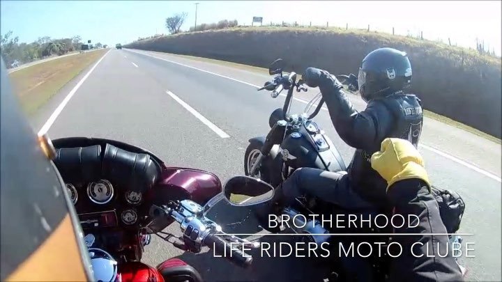 Fraternidade, simples assim!
.
.
.
#issoépilotaravida #pqrodarepreciso #liferiders #liferidersmc #motoclube #motorcycle #brotherhood #naestrada #ontheroad #custom #customlife #customculture #livetoride #ridetolive #letsride #harleydesampa