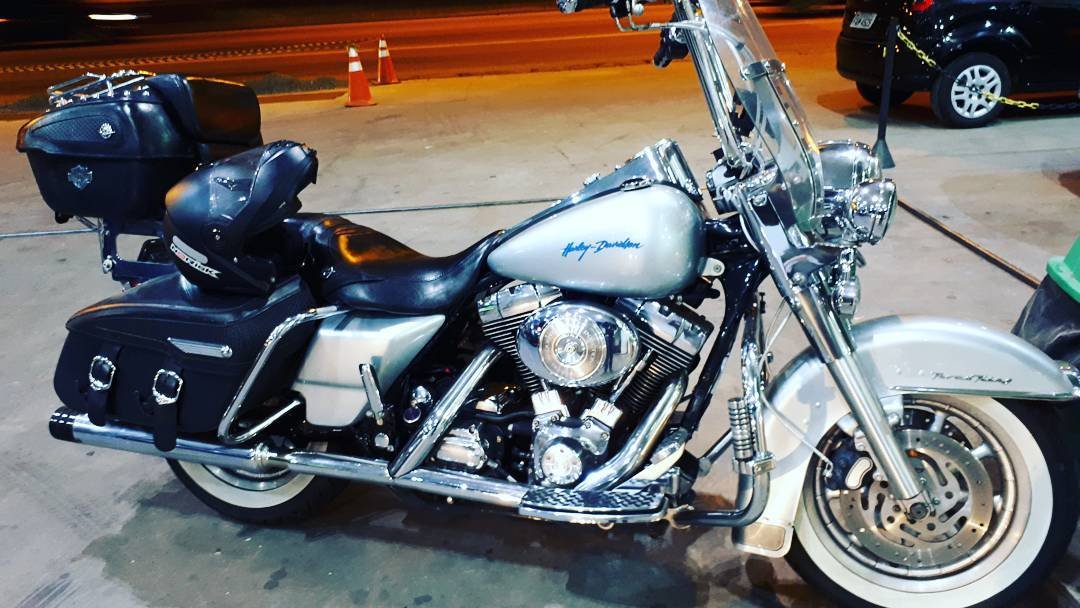 Judeu esperando o Fat Boy, rumo ao Espaço Motociclismo no Anhembi! .
.
.
#issoépilotaravida #pqrodarepreciso #liferiders #liferidersmc #motoclube #motorcycle #brotherhood #naestrada #ontheroad #custom #customlife #customculture #livetoride #ridetolive #letsride #haleydavidson #harleysdesampa