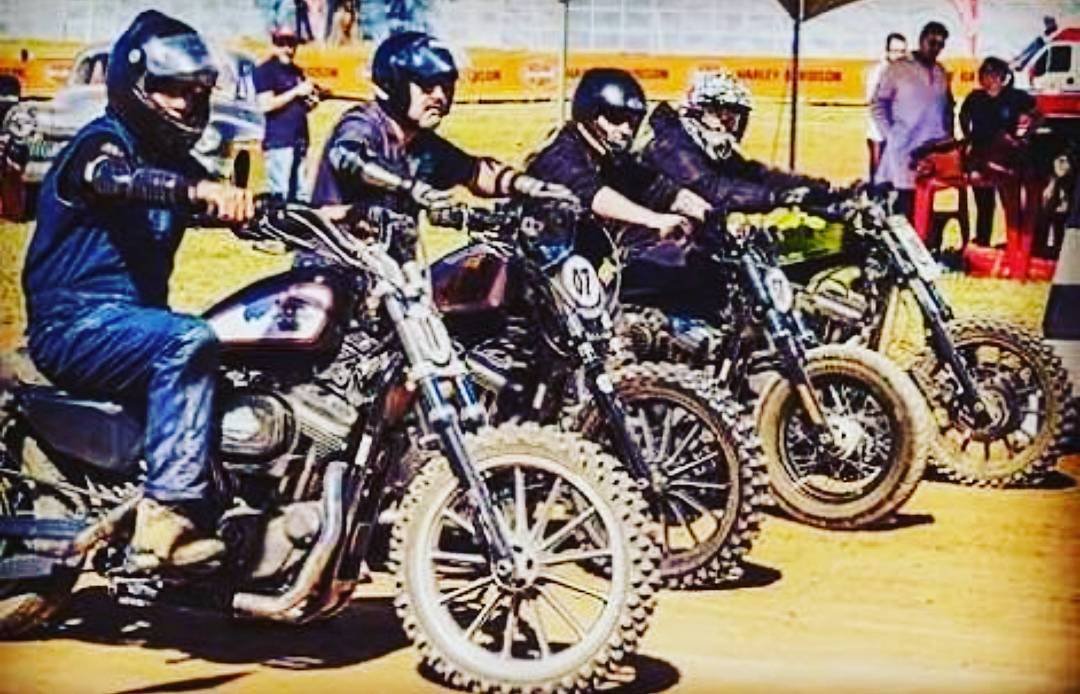 Amanhã é dia de ver as Harleys correndo na terra, hot rods, muitas motos, comida, cerveja e Rock n Roll!!! Vamos em peso para um dos eventos mais legais do ano!!! Nos vemos no Lucky Friends Rodeo