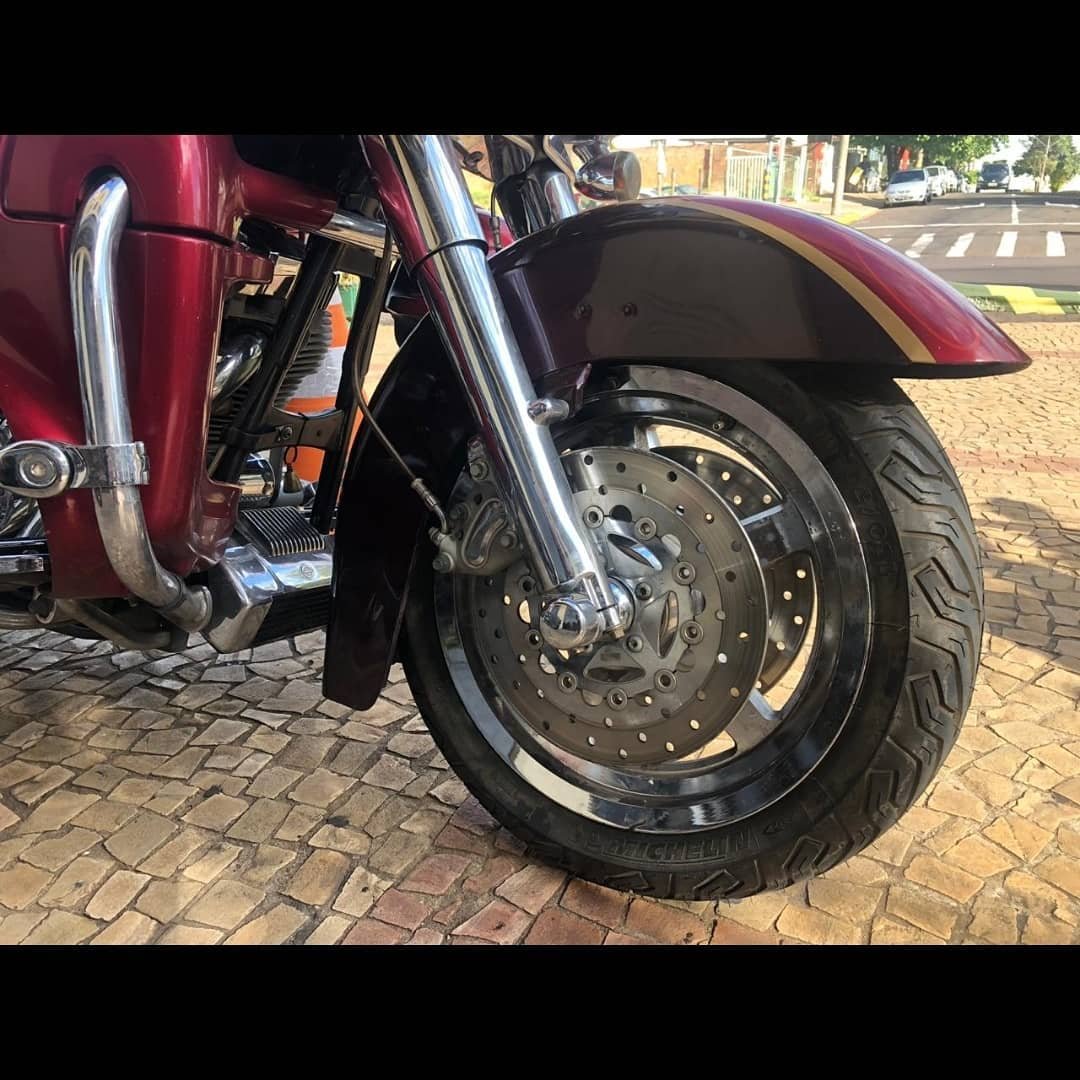 Aquele rolê roots em que tudo acontece! O Ogro e o Chapuleta foram pra Bonito com os brothers Rossato e Kowas, e no caminho aconteceu de tudo… Teve pneu de scooter na CVO, toco no lugar e macaco, reparo na beira da rodovia e até um escape quebrado… Pq só quem roda tem história pra contar! This is Life Riders!!!